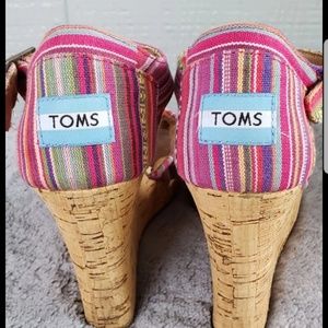 ❤Price drop Tom's Wedge Size 7